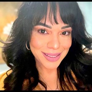 Meet your Posher, Nitza